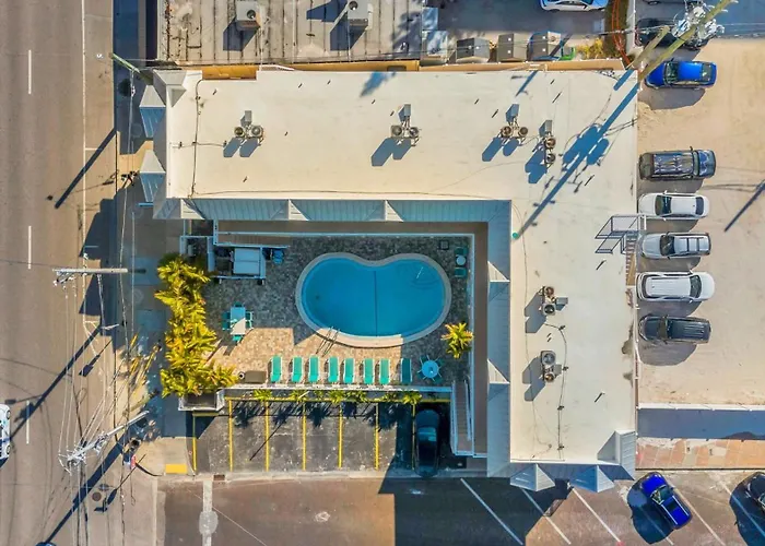 Apartment Clearwater #202 - Heated Pool - Steps To The Sand! Clearwater Beach